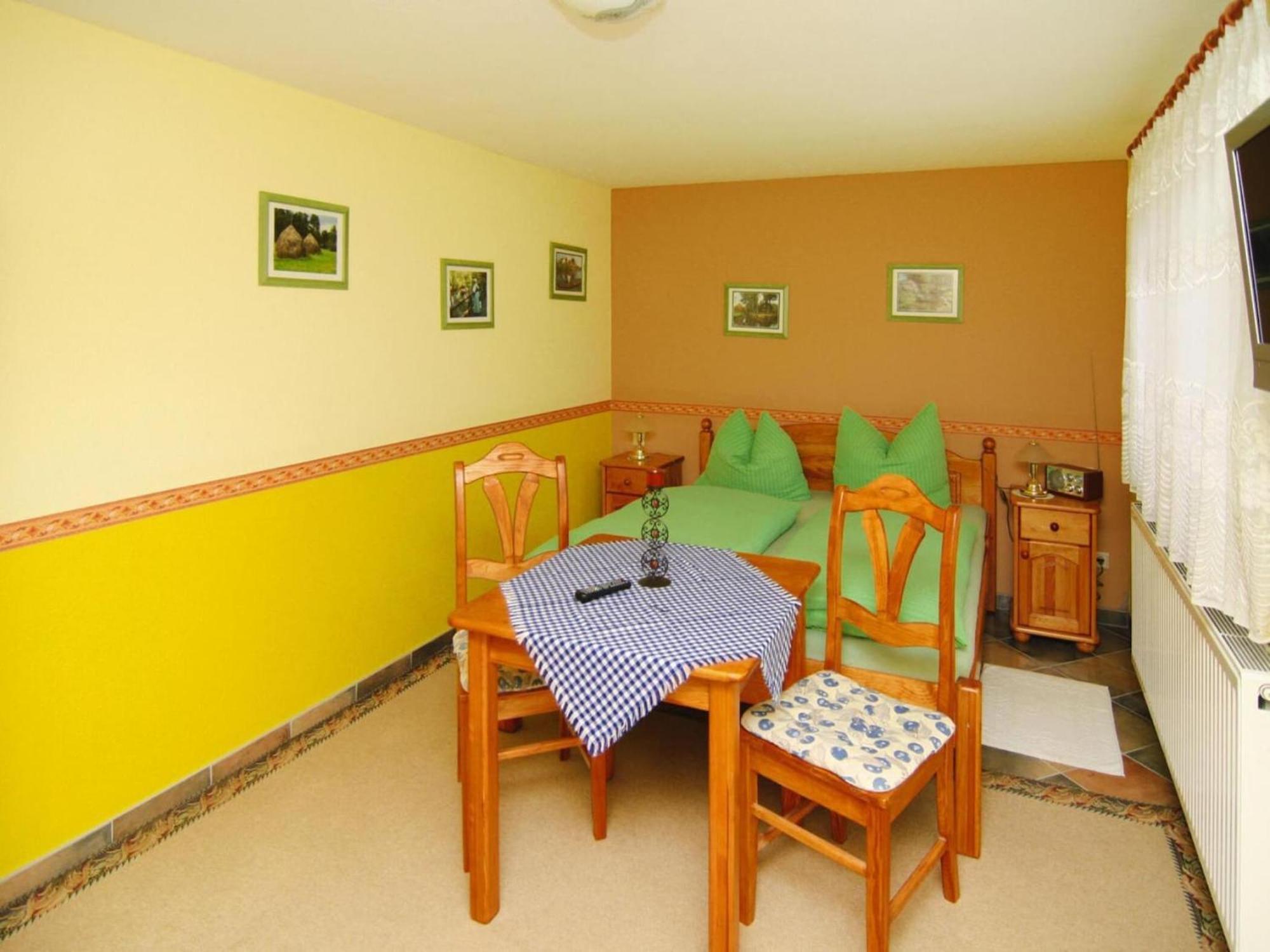 Bungalow in Lübben with a terrace Exterior foto